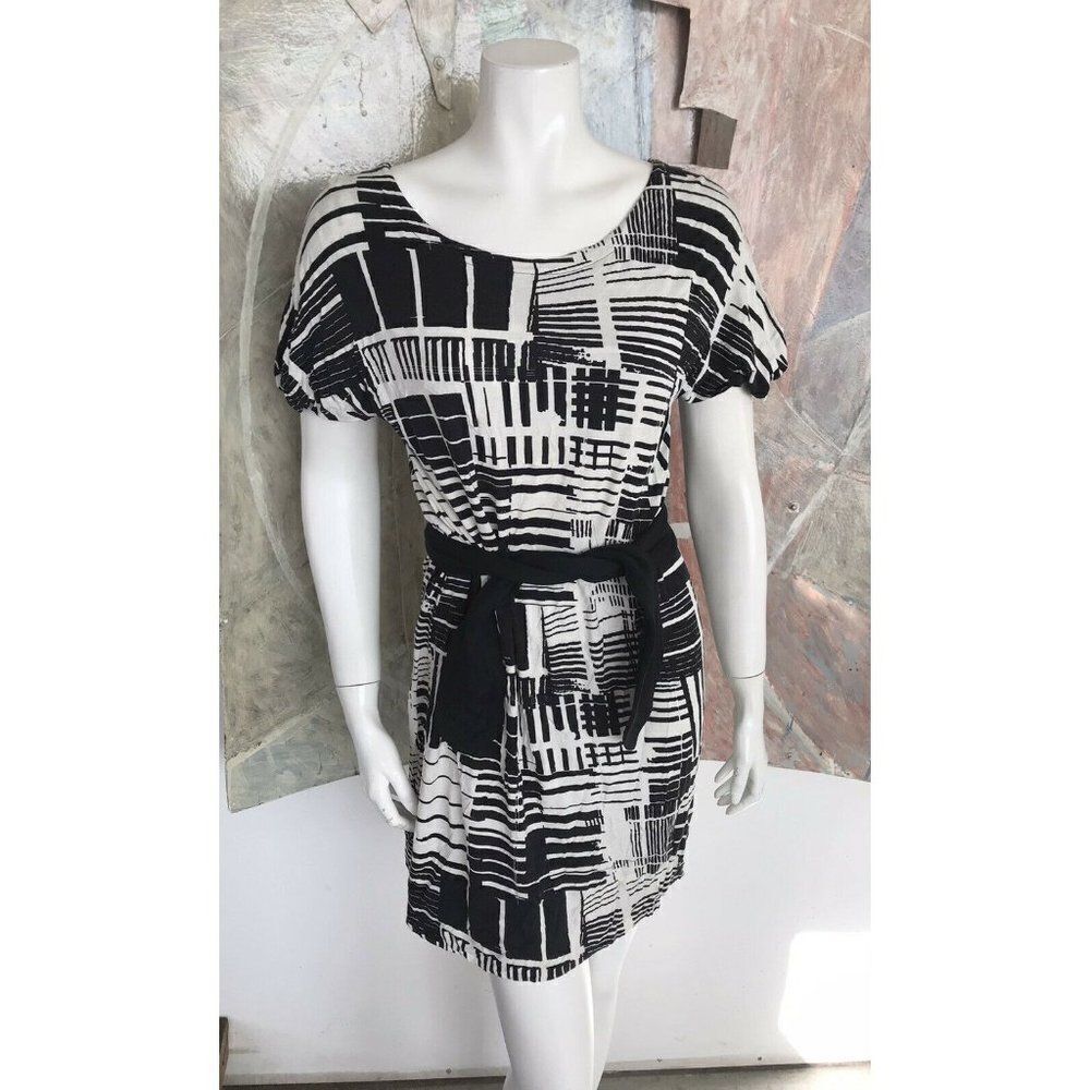 FIT Graphic Black White Belted Short Sleeve Printed Dress Size 40 / Medium